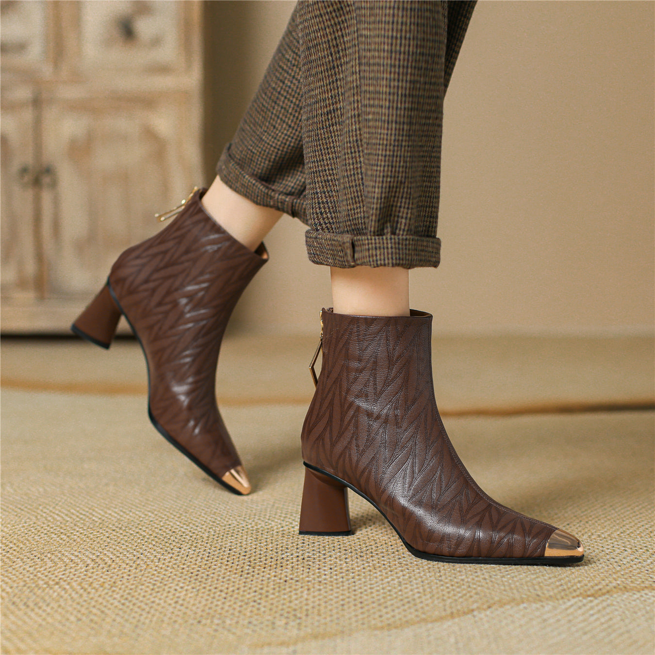 TinaCus Women's Genuine Leather Pointed Toe Handmade Chunky Heel Zip Up Ankle Boots