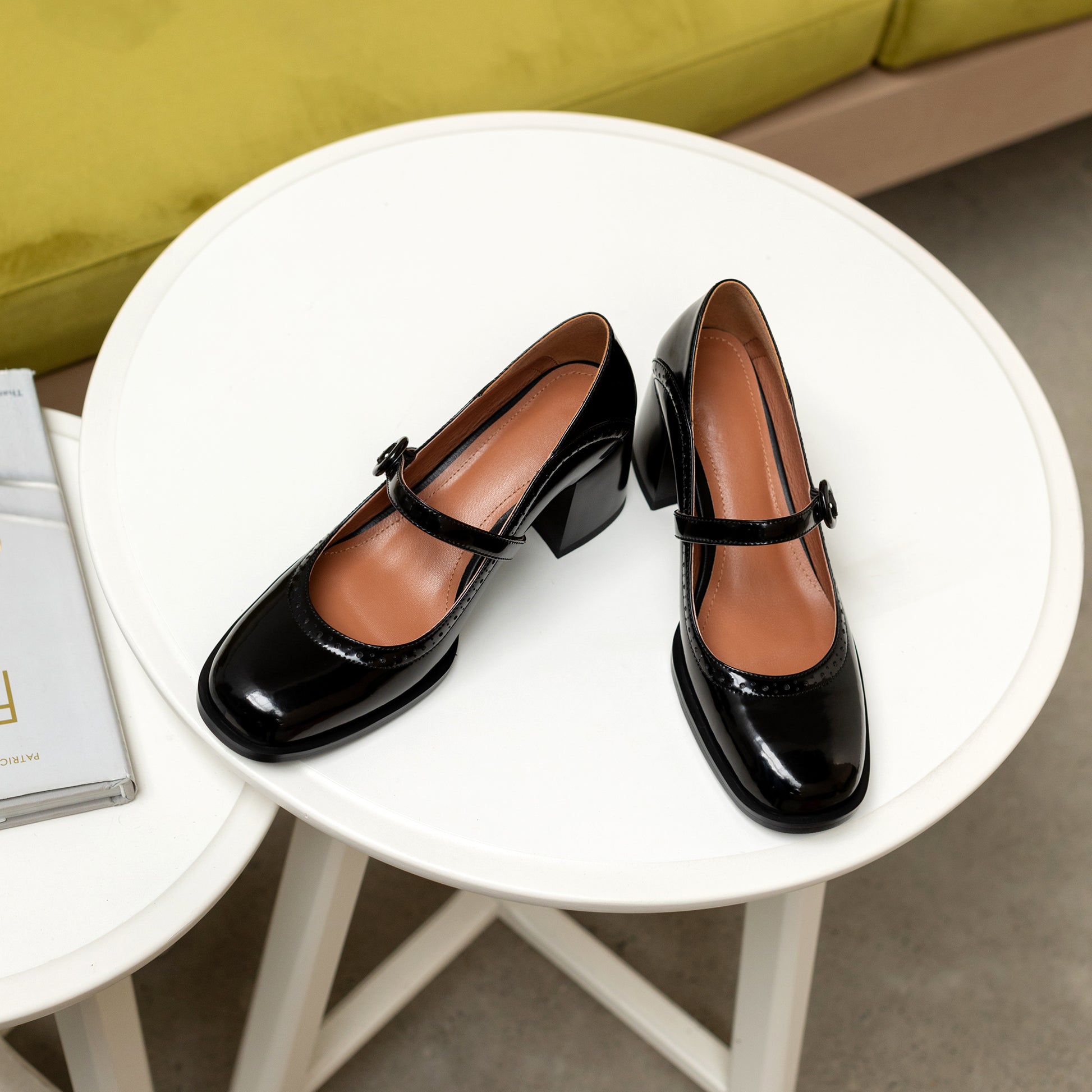 TinaCus Women's Handmade Patent Leather Round Toe Comfort Flat Stylish